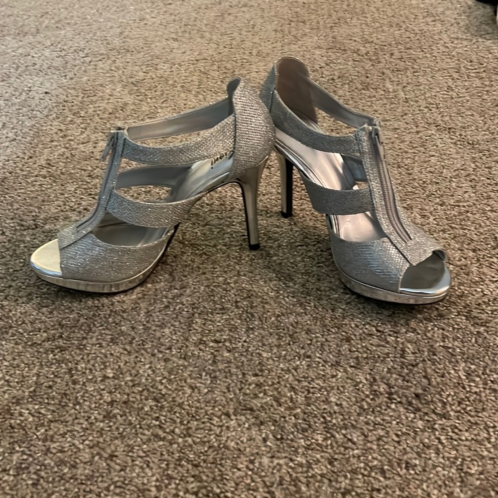 Size 8 Silver strappy zipper heels